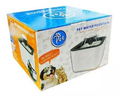 Fuente de agua con gato